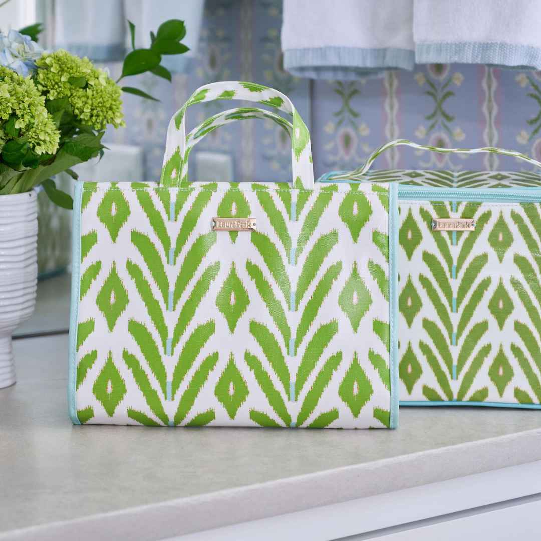 Petite Frond Green Hanging Travel Case